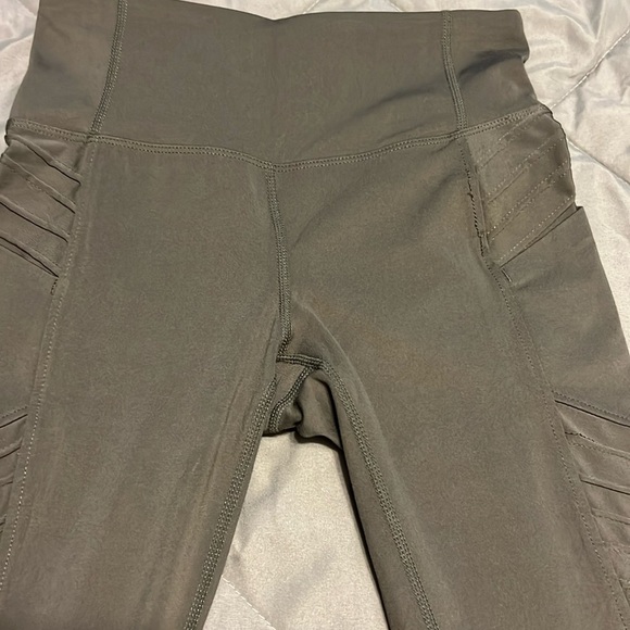 Everyday Moto ankle, High Rise leggings, army green, Size Small, NWT - Picture 3 of 9